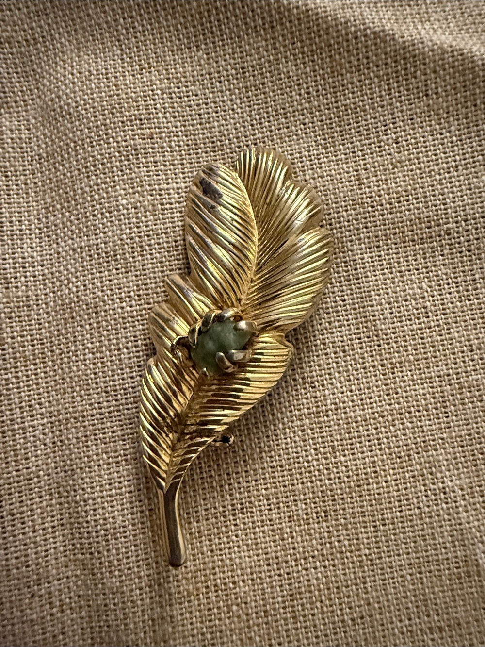 Vintage Gold-Tone Feather Brooch with Green Stone Accent